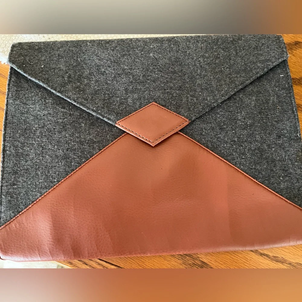 Stylish Gray and Cognac Men's laptop case.